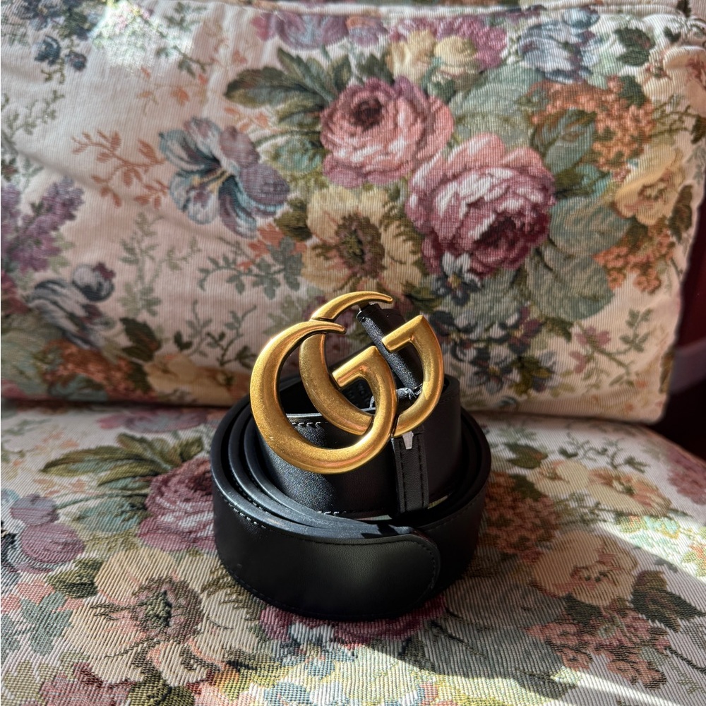 Gucci Women's Belt in Black with Gold GG Buckle (DUPE)